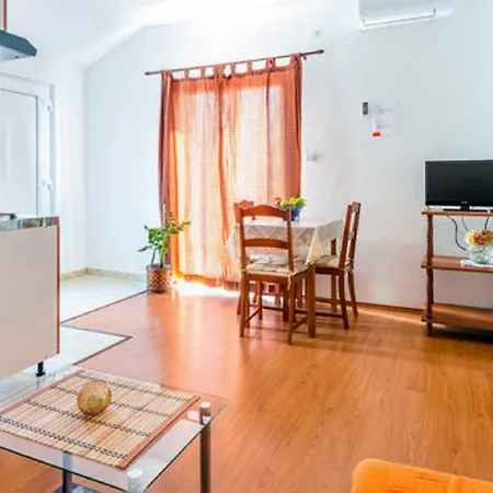 Fontana Guest house 3*