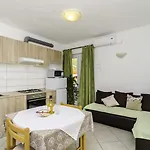 Πανσιόν Fontana 3*