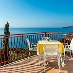Πανσιόν Fontana 3*