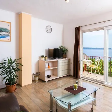 Πανσιόν Fontana 3*
