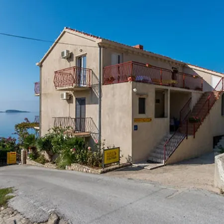 Fontana Πανσιόν Mlini